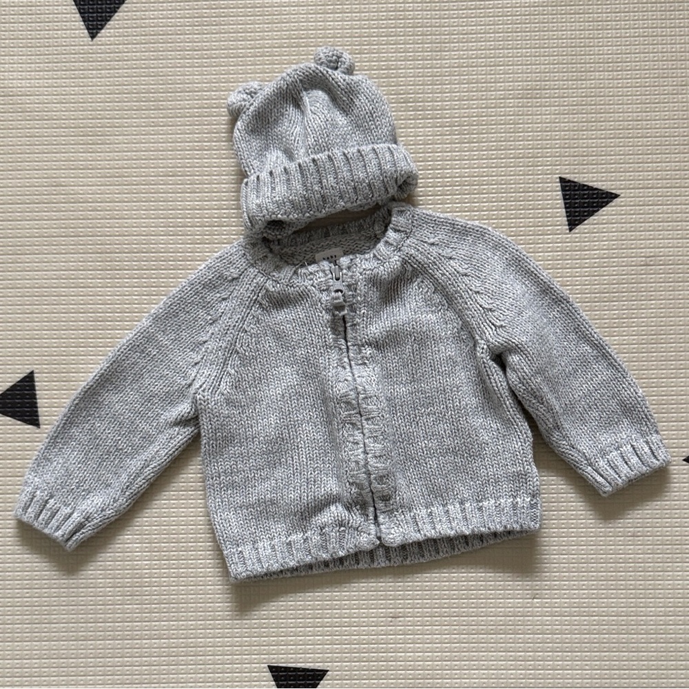 6-12M Baby GAP Light Gray Knit Sweater + Hat Beanie Bear Set